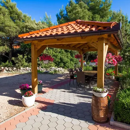 Apartment Apartmani Vesna Grebastica By Interhome *