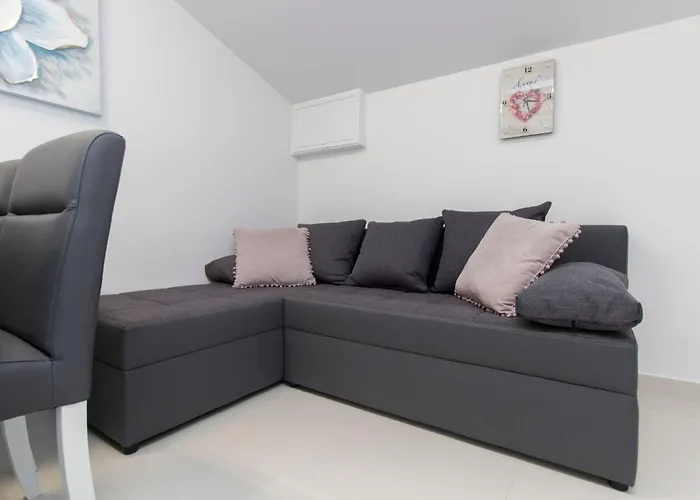 Apartment Apartmani Vesna Grebastica By Interhome Apartament