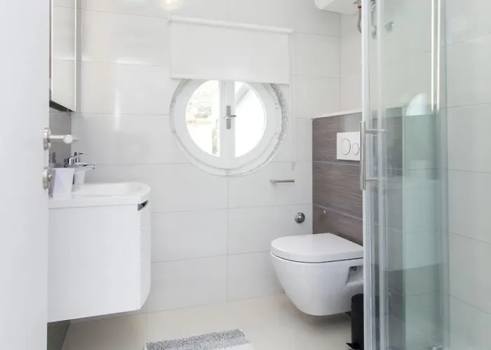 Apartment Apartmani Vesna Grebastica By Interhome