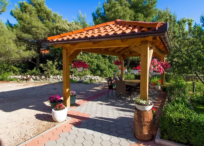 Apartment Apartmani Vesna Grebastica By Interhome *