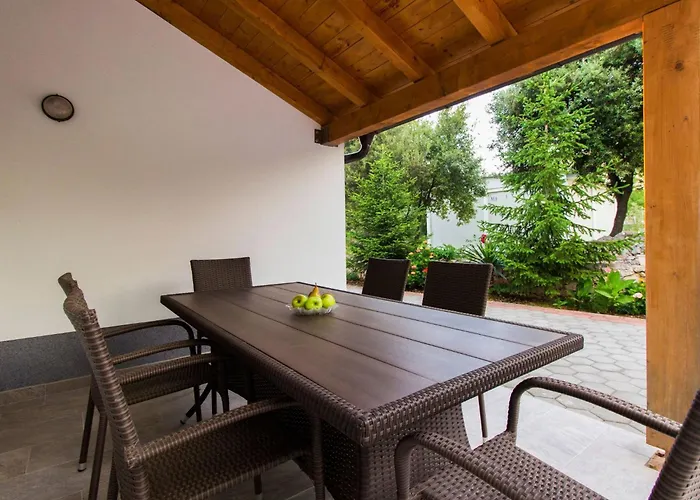 Apartment Apartmani Vesna Grebastica By Interhome